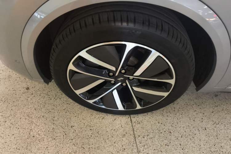 Used Li Auto L9 2022 Max model Exterior 4