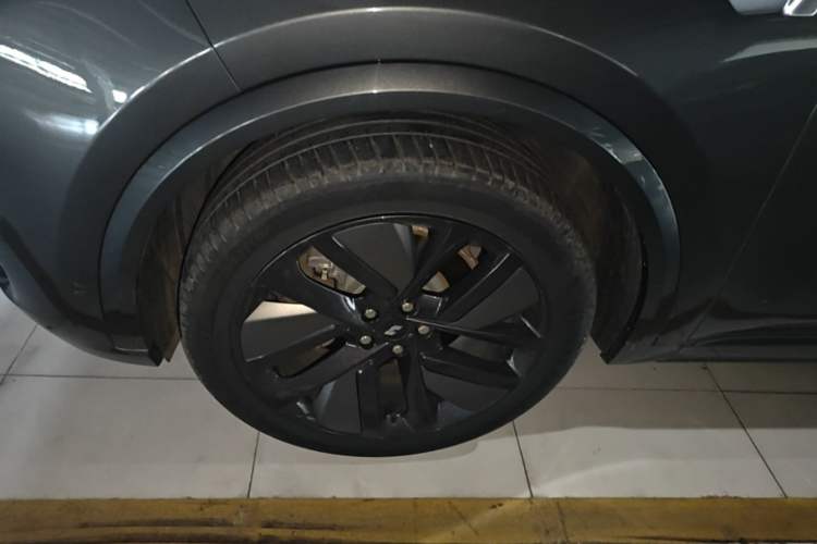 Used Li Auto L9 2022 Max model Exterior 4