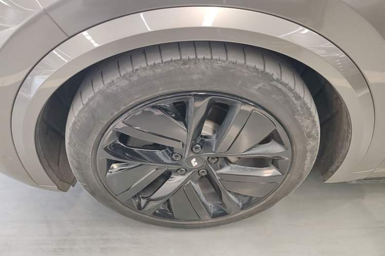 Used Li Auto L9 2022 Max model Exterior 4