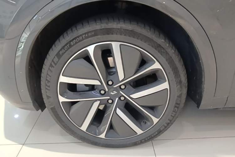 Used Li Auto L9 2022 Max model Exterior 4