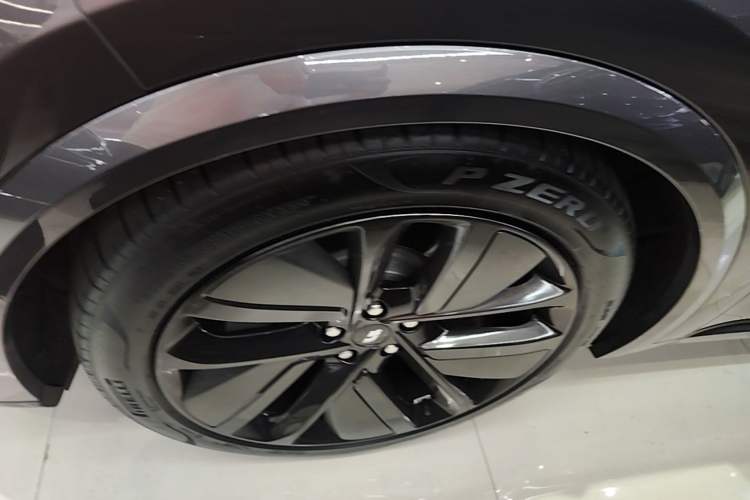 Used Li Auto L9 2022 Max model Exterior 4