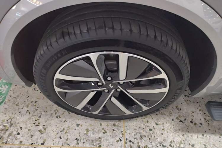 Used Li Auto L9 2022 Max model Exterior 4