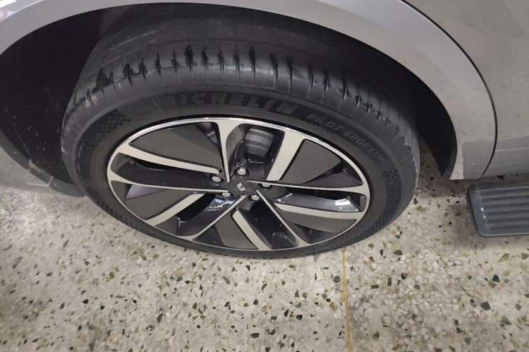 Used Li Auto L9 2022 Max model Exterior 5