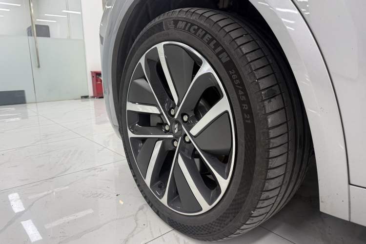 Used Li Auto L9 2022 Max model Exterior 6