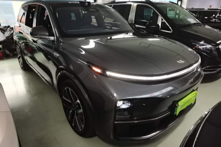 Used Li Auto L9 2022 Max model Front Right 45 Deg