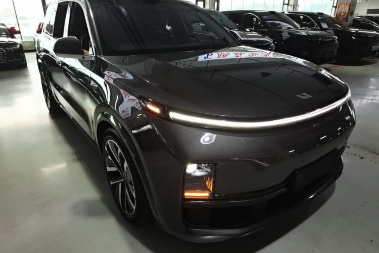 Used Li Auto L9 2022 Max model Front Right 45 Deg