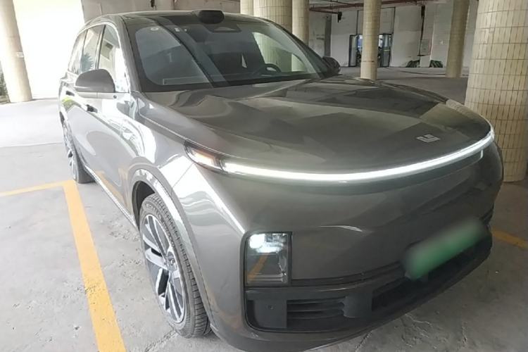 Used Li Auto L9 2022 Max model Front Right 45 Deg