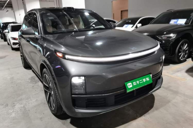 Used Li Auto L9 2022 Max model Front Right 45 Deg