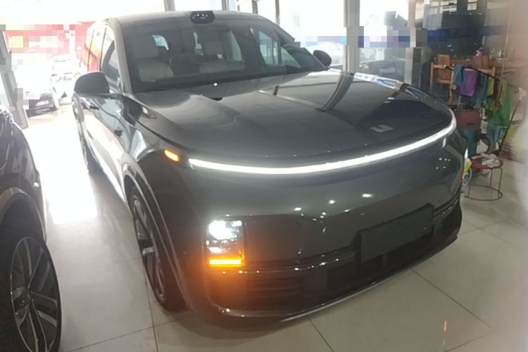 Used Li Auto L9 2022 Max model Front Right 45 Deg