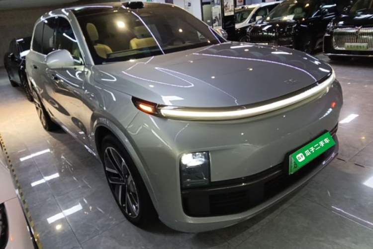 Used Li Auto L9 2022 Max model Front Right 45 Deg
