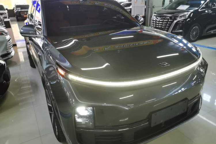 Used Li Auto L9 2022 Max model Front Right 45 Deg