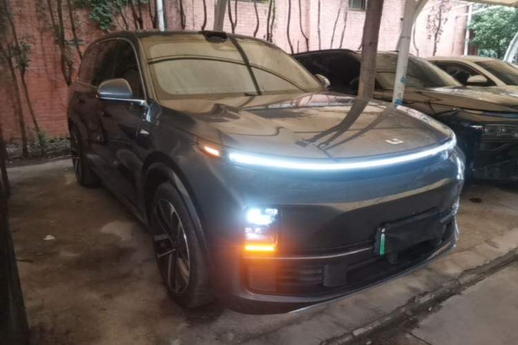 Used Li Auto L9 2022 Max model Front Right 45 Deg