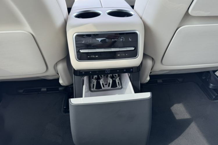 Used Li Auto L9 2022 Max model Interior 7