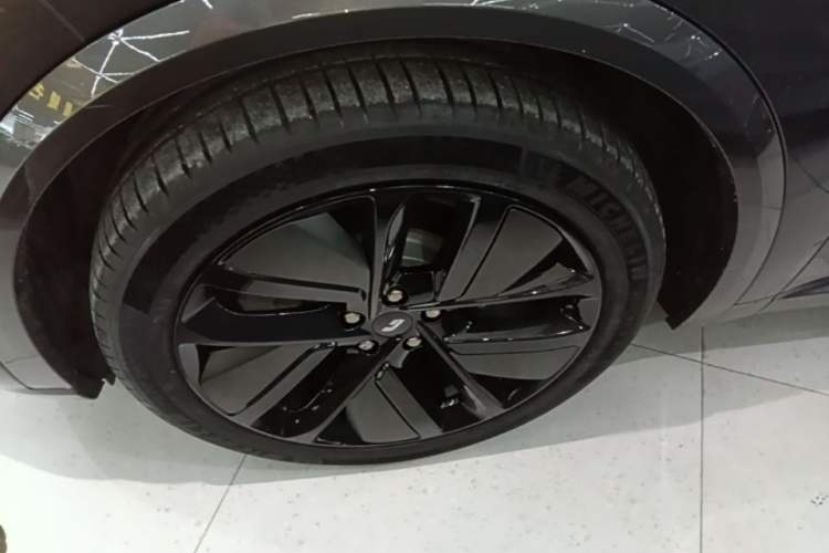 Used Li Auto L9 2022 Max model Left Front Wheel Hub