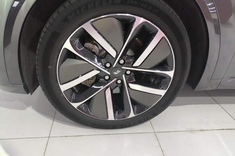 Used Li Auto L9 2022 Max model Left Front Wheel Hub
