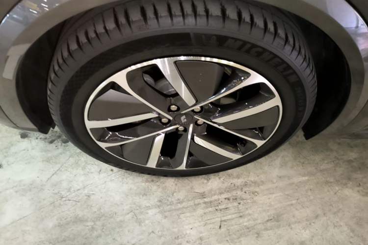 Used Li Auto L9 2022 Max model Left Front Wheel Hub