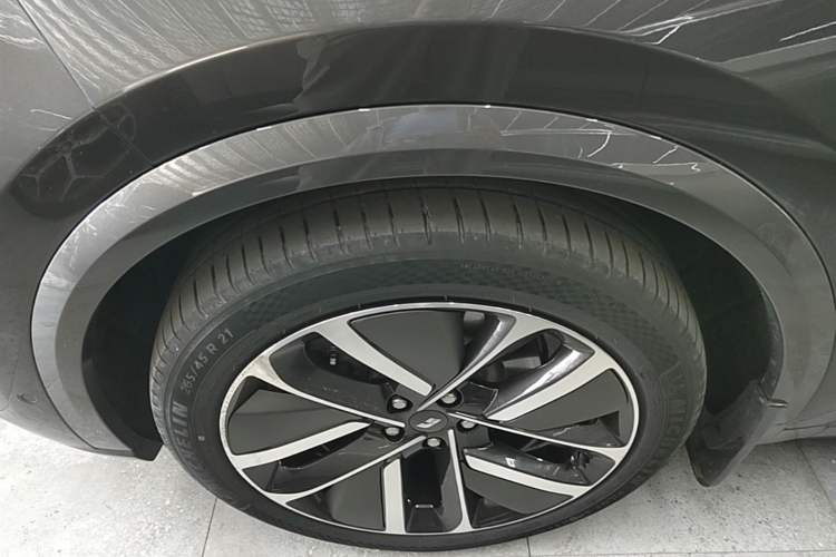 Used Li Auto L9 2022 Max model Left Front Wheel Hub