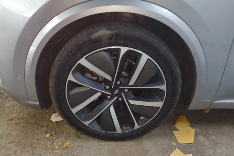 Used Li Auto L9 2022 Max model Left Front Wheel Hub