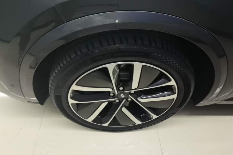 Used Li Auto L9 2022 Max model Left Front Wheel Hub