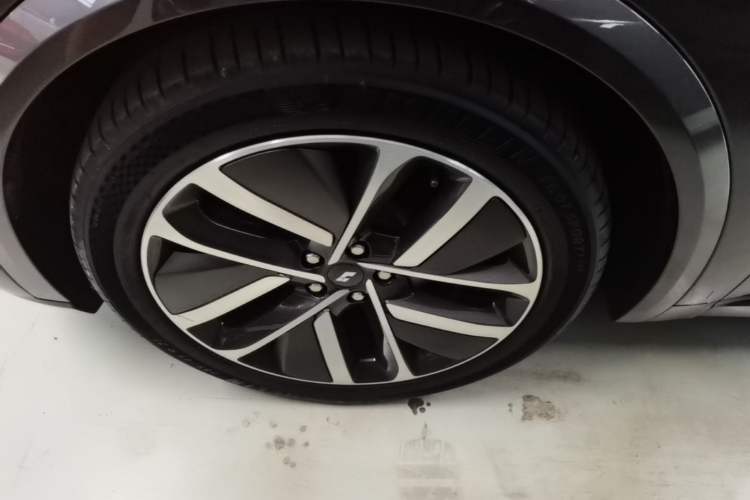 Used Li Auto L9 2022 Max model Left Front Wheel Hub