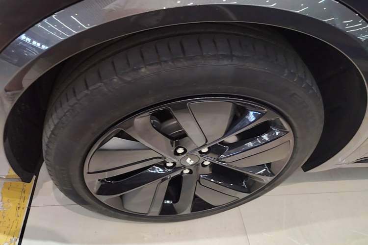 Used Li Auto L9 2022 Max model Left Front Wheel Hub
