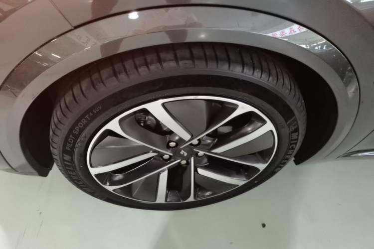 Used Li Auto L9 2022 Max model Left Front Wheel Hub