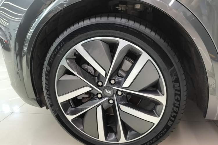 Used Li Auto L9 2022 Max model Left Front Wheel Hub