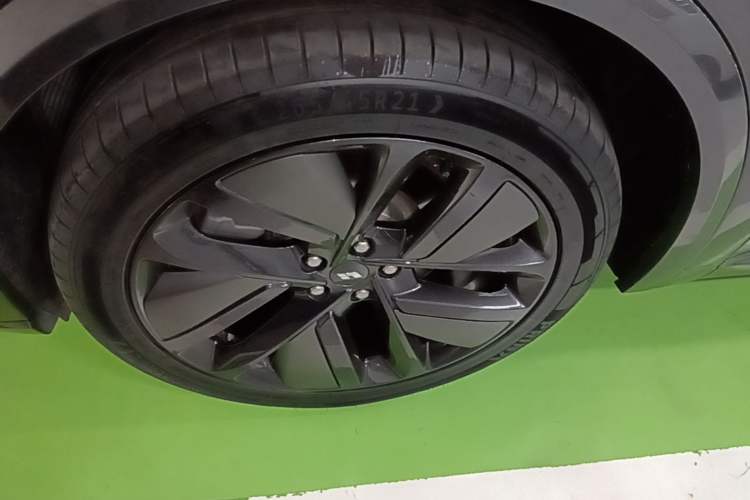 Used Li Auto L9 2022 Max model Left Front Wheel Hub