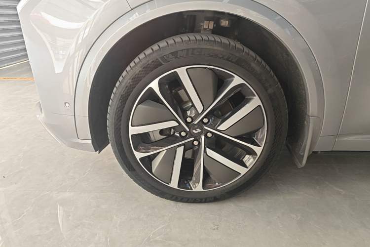 Used Li Auto L9 2022 Max model Left Front Wheel Hub