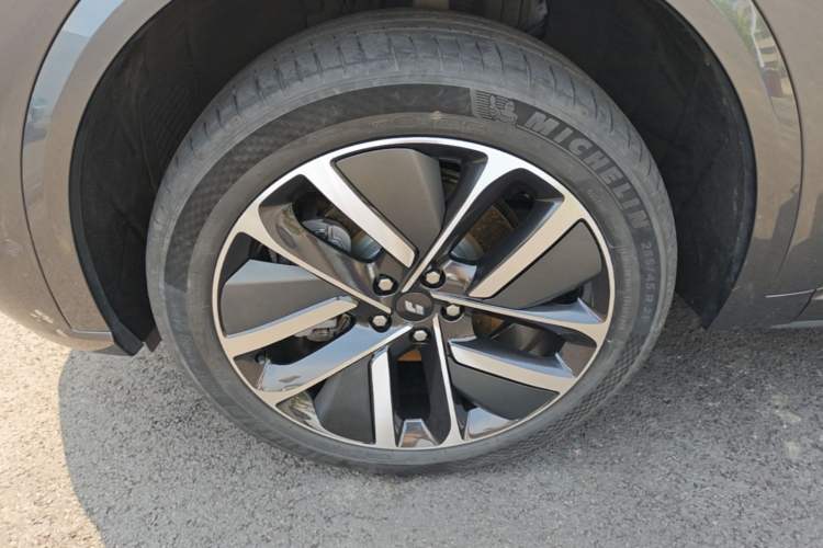 Used Li Auto L9 2022 Max model Left Front Wheel Hub