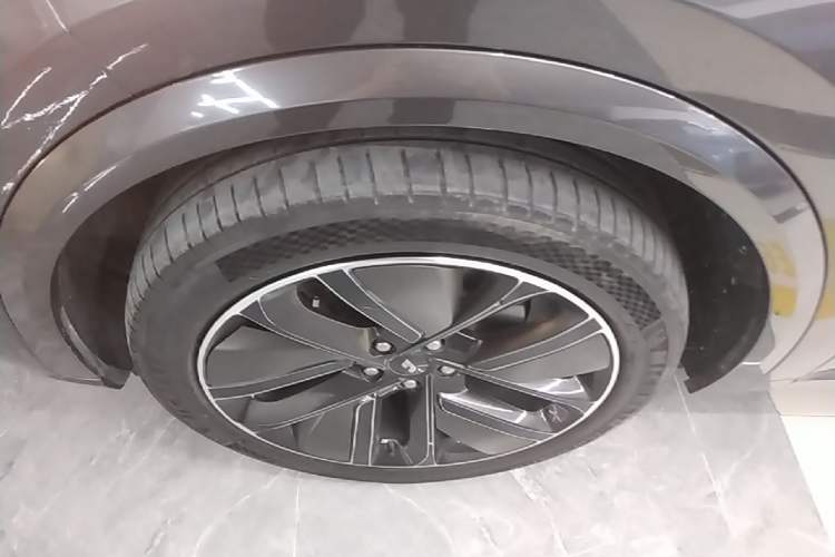 Used Li Auto L9 2022 Max model Left Front Wheel Hub