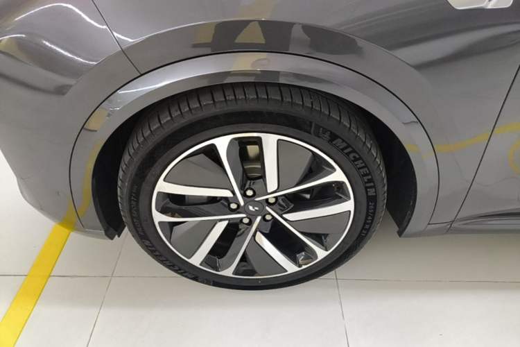 Used Li Auto L9 2022 Max model Left Front Wheel Hub