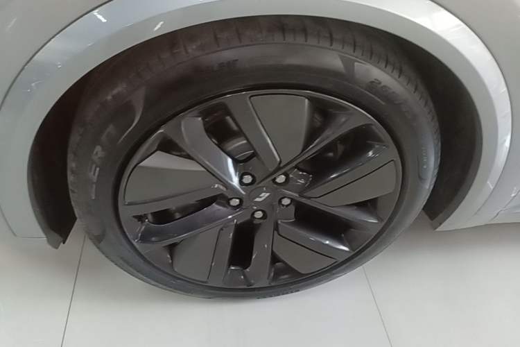 Used Li Auto L9 2022 Max model Left Front Wheel Hub