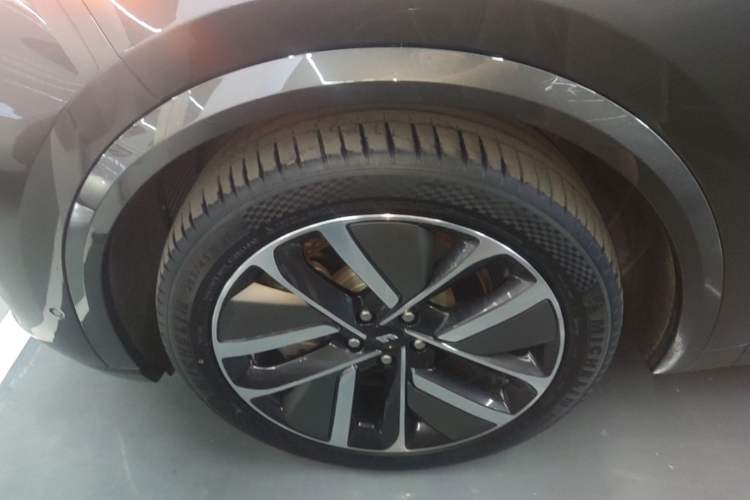 Used Li Auto L9 2022 Max model Left Front Wheel Hub