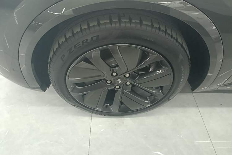 Used Li Auto L9 2022 Max model Left Front Wheel Hub