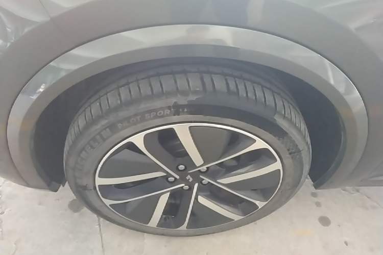 Used Li Auto L9 2022 Max model Left Front Wheel Hub