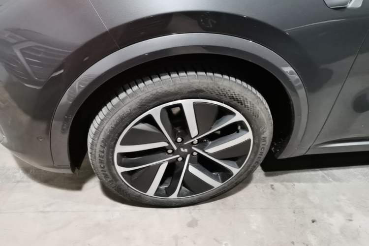 Used Li Auto L9 2022 Max model Left Front Wheel Hub
