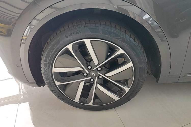 Used Li Auto L9 2022 Max model Left Front Wheel Hub