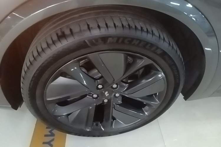 Used Li Auto L9 2022 Max model Left Front Wheel Hub