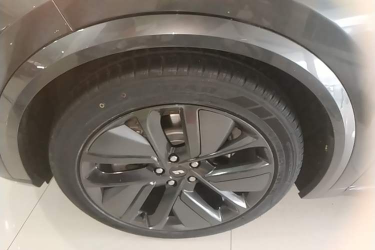 Used Li Auto L9 2022 Max model Left Front Wheel Hub
