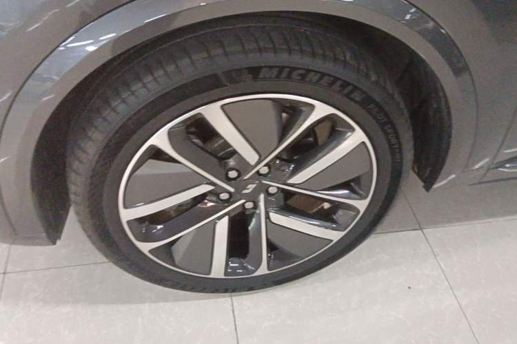 Used Li Auto L9 2022 Max model Left Front Wheel Hub
