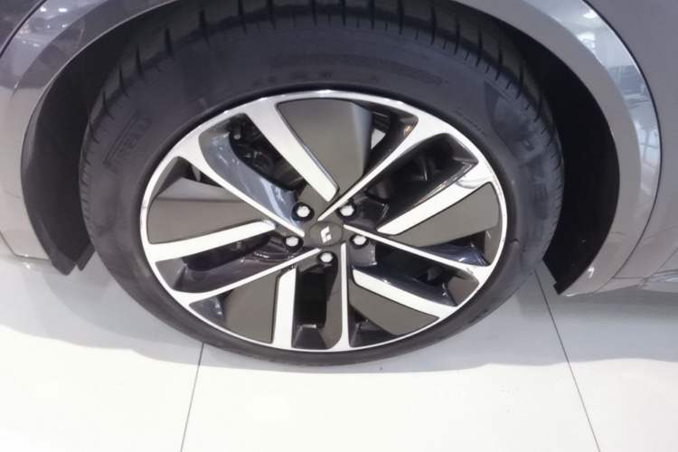 Used Li Auto L9 2022 Max model Left Front Wheel Hub