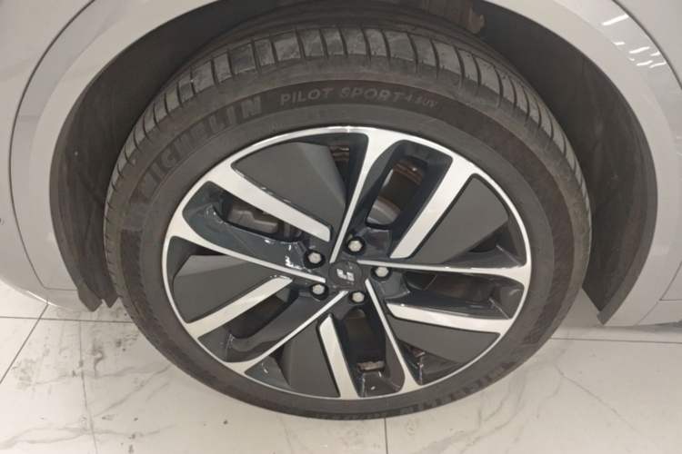 Used Li Auto L9 2022 Max model Left Front Wheel Hub