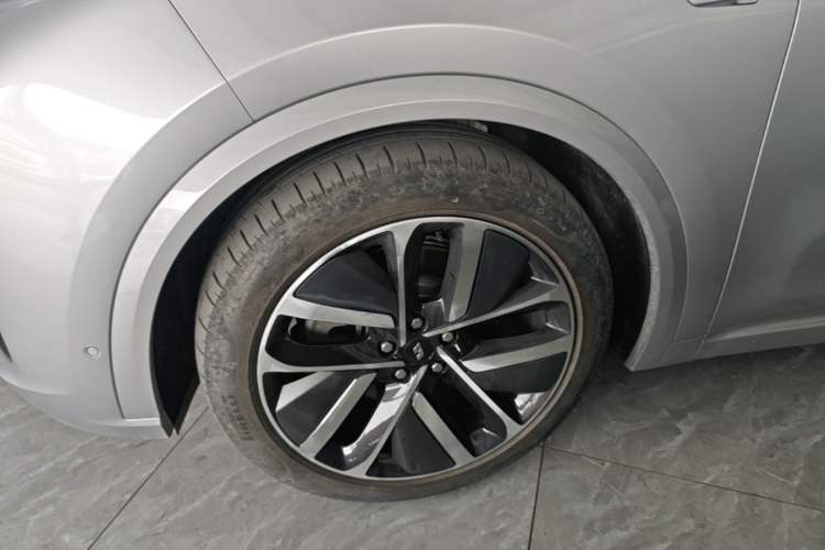Used Li Auto L9 2022 Max model Left Front Wheel Hub