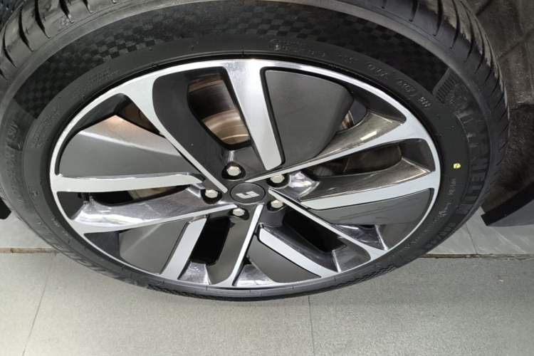 Used Li Auto L9 2022 Max model Left Front Wheel Hub