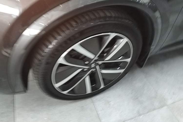Used Li Auto L9 2022 Max model Left Front Wheel Hub