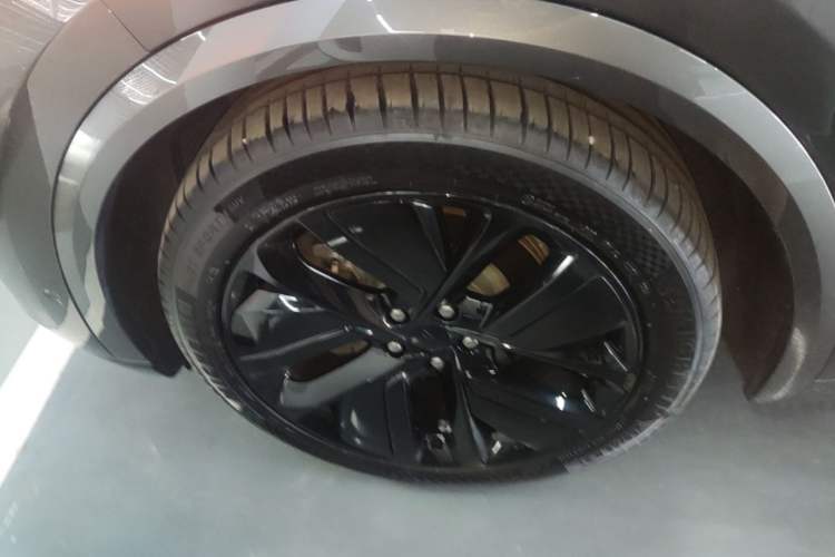 Used Li Auto L9 2022 Max model Left Front Wheel Hub