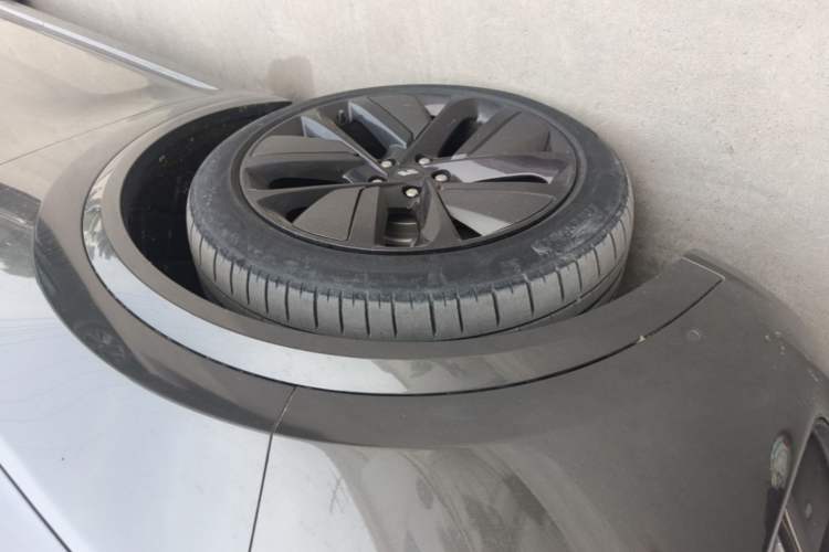 Used Li Auto L9 2022 Max model Left Front Wheel Hub