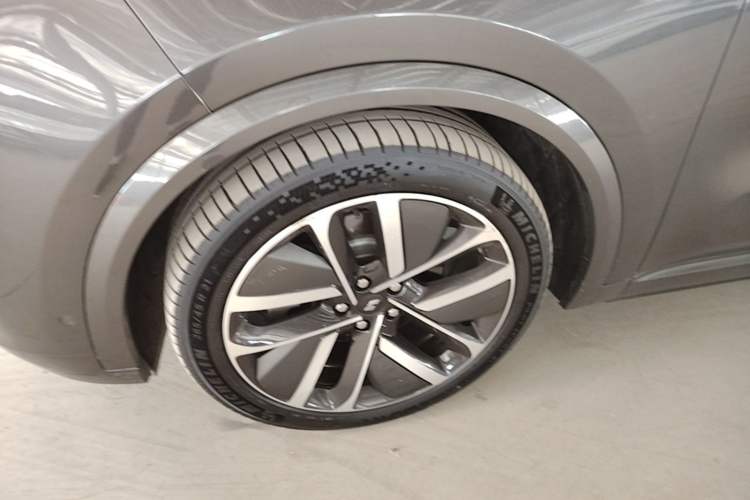 Used Li Auto L9 2022 Max model Left Front Wheel Hub