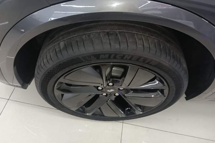 Used Li Auto L9 2022 Max model Left Front Wheel Hub